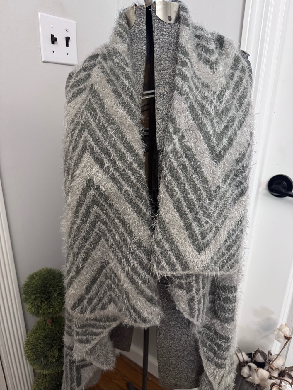 Women’s Gray & White Chevron Eyelash Sweater Vest with Shawl Collar Large